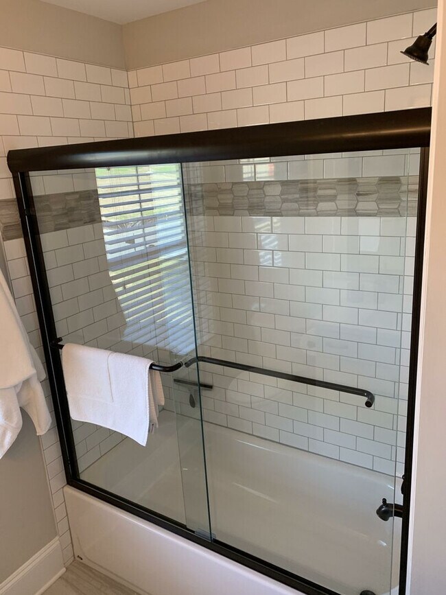 Building Photo - 4230 Old Cherokee St