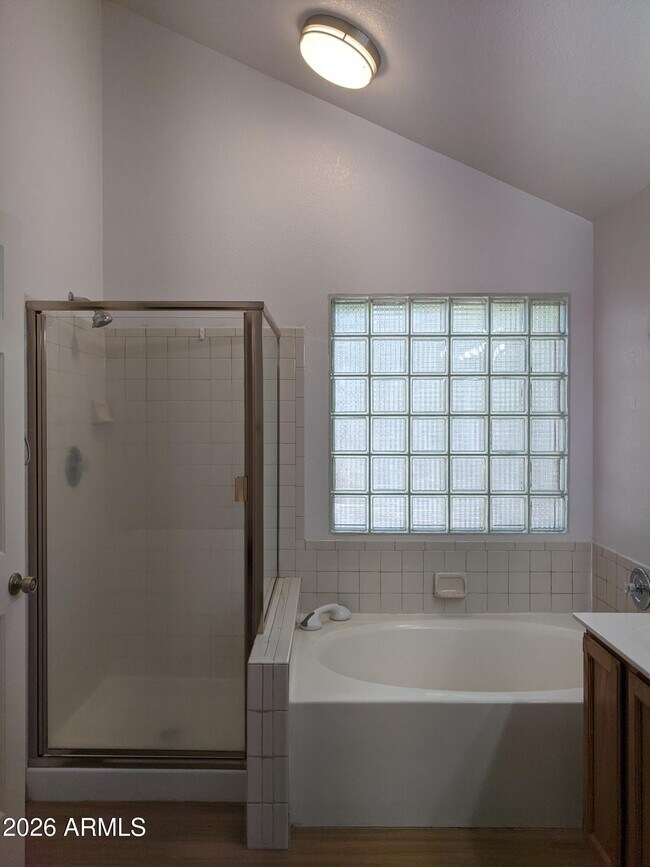 Building Photo - 1321 N Jamaica Way