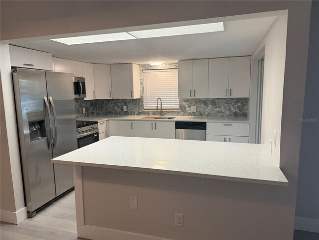 Building Photo - 4700 Cove Cir