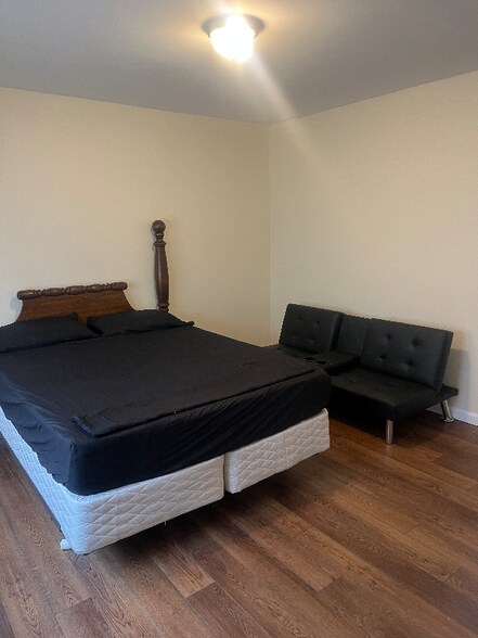 Building Photo - 958 Chancellor Ave