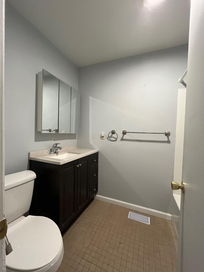 Building Photo - 46 Homestead Village Dr