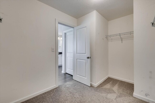 Building Photo - 445 Longmeadow Dr
