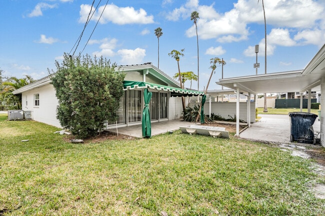 Building Photo - 524 Columbia Dr