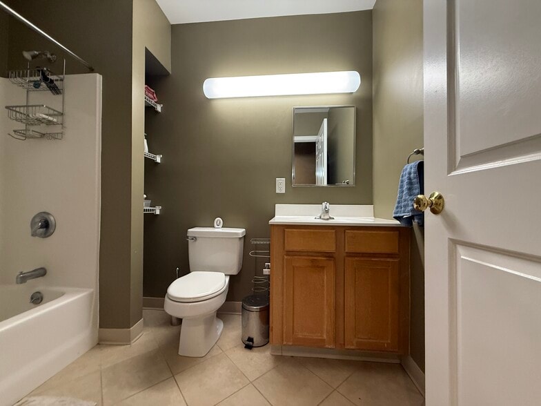 Building Photo - 211 Central St