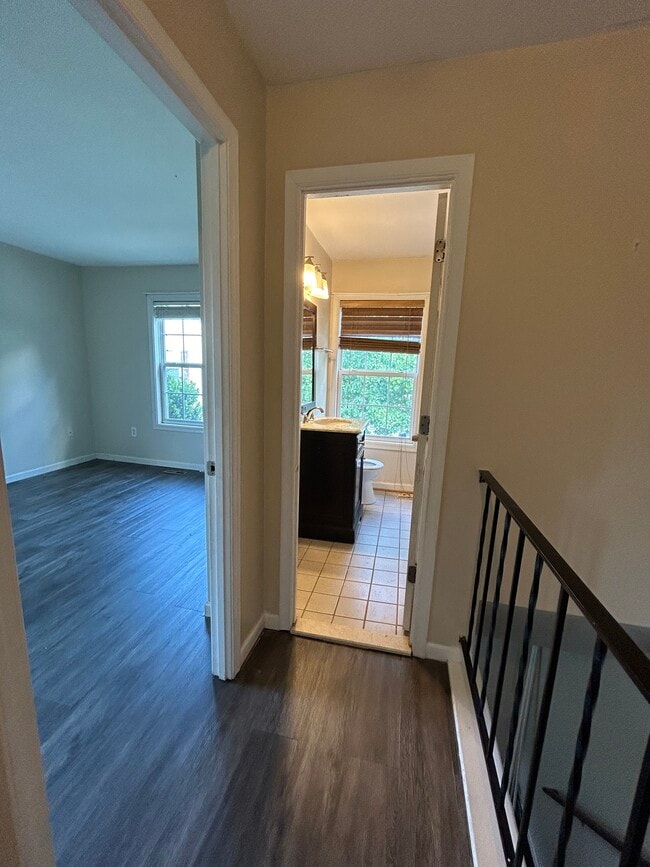 Building Photo - 511 Wellington Court