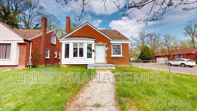 Primary Photo - 20500 Biltmore St