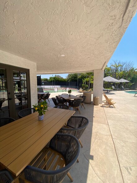 Building Photo - 8722 Villa La Jolla Dr