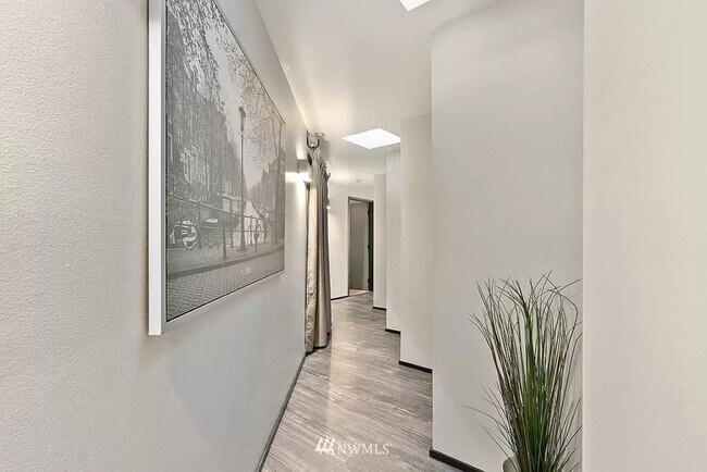 Building Photo - 2Bd/2Ba Seattle Condo