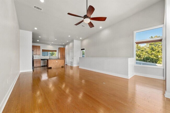 Building Photo - 1702 S Lamar Blvd