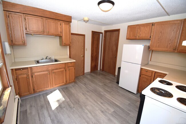 Building Photo - 28 Drive Way