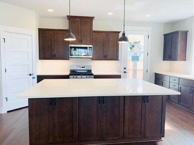 Building Photo - 7149 SE Bristletail Ln