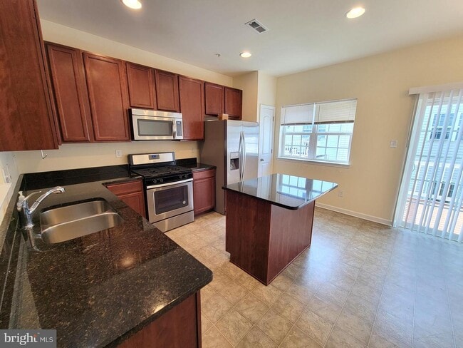 Building Photo - 160 Mercer Ct