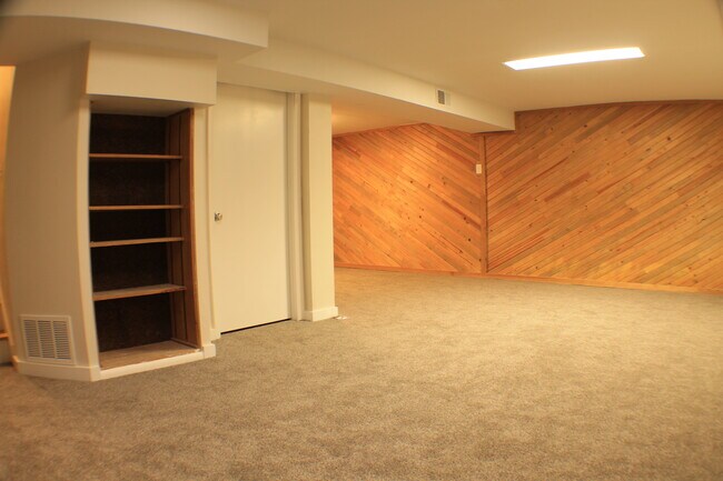 Building Photo - 6482 Zephyr St