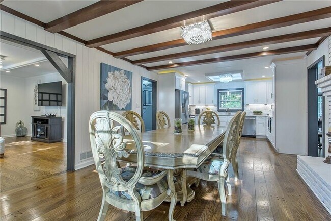 Building Photo - 6680 Williamson Dr NE