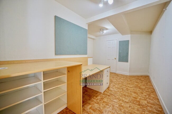 Building Photo - 521-523 C St