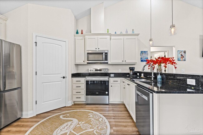 Building Photo - 7911 Twin Lake Dr