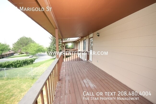 Building Photo - 2099 Marigold St