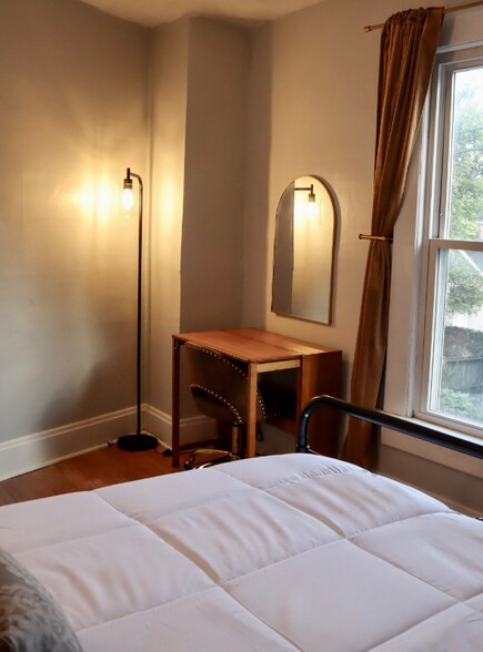 Building Photo - 796 Ebner St