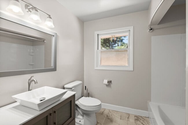 Building Photo - Charming 3-Bedroom Bungalow on Large Fenced Lot