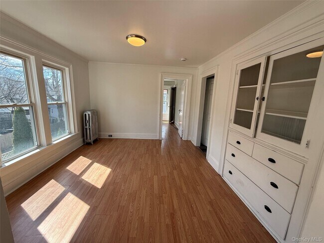 Building Photo - 11 Knapp Ave