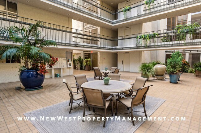 Building Photo - Expansive La Jolla Village 2 Bedroom at De...