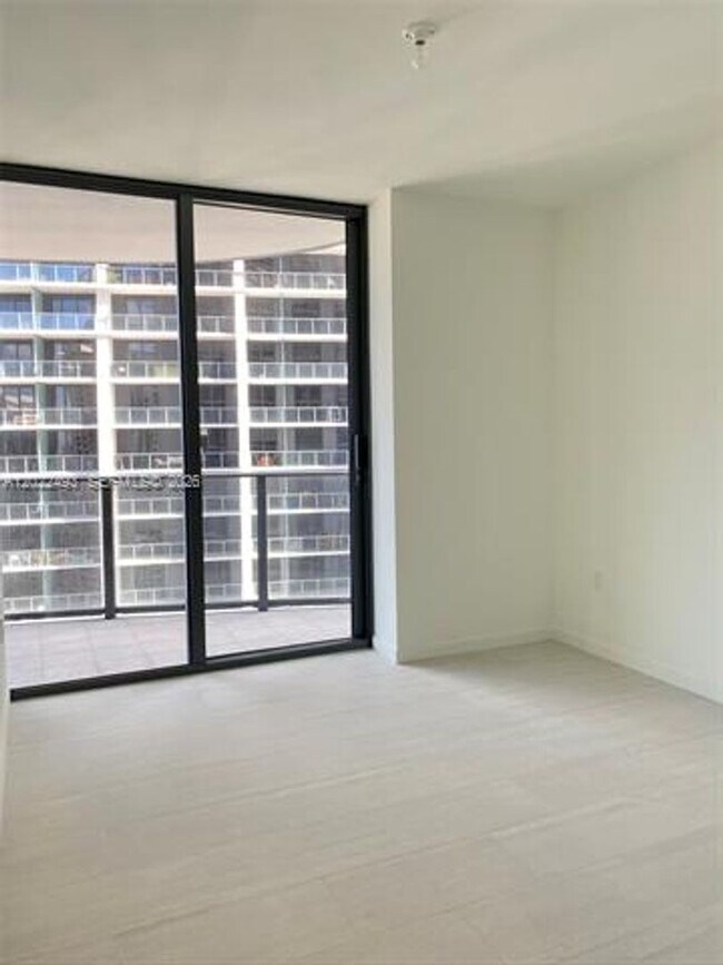Building Photo - 1000 Brickell Plaza