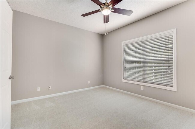 Building Photo - 1250 Parkwood Cir SE