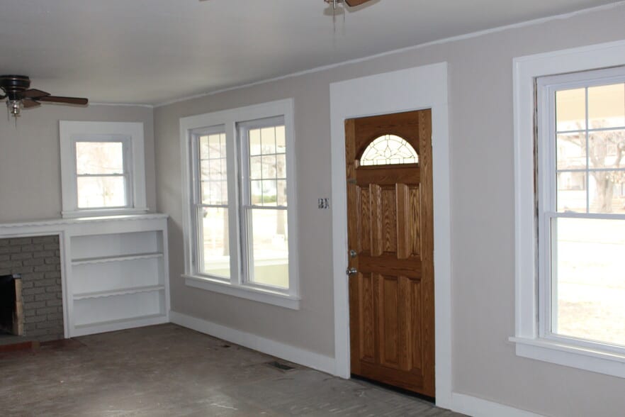 Living room 1 - 1510 Southwest Plass Avenue
