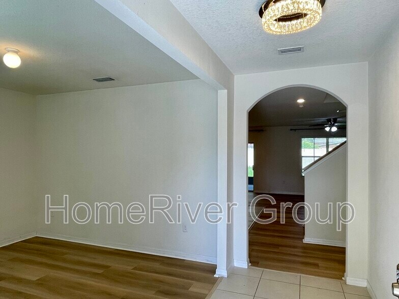 Building Photo - 9232 Watolla Dr