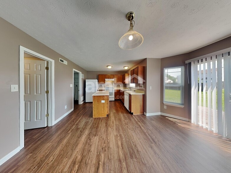 Building Photo - 787 Tulip Ln