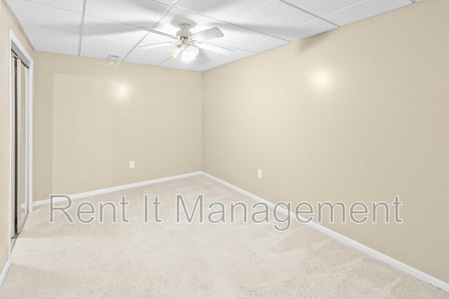 Building Photo - 15421 R St