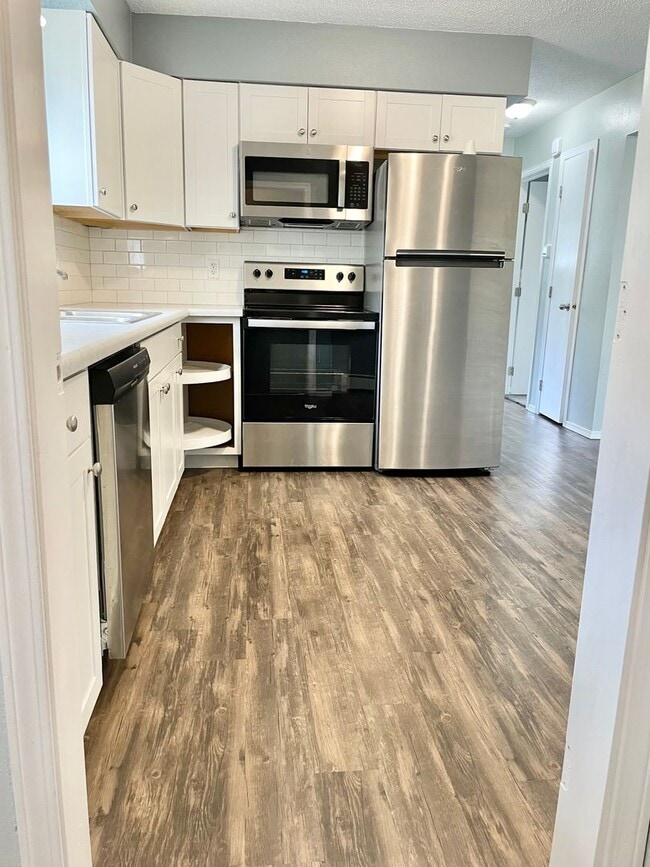 Building Photo - 2 Bedroom 1 Bath Duplex - South Fargo