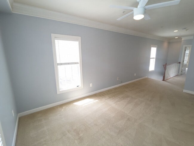 Building Photo - Two level condo in URBANA School District ...