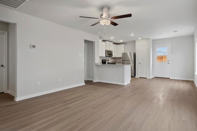 Building Photo - 15842 Berry Hl Dr