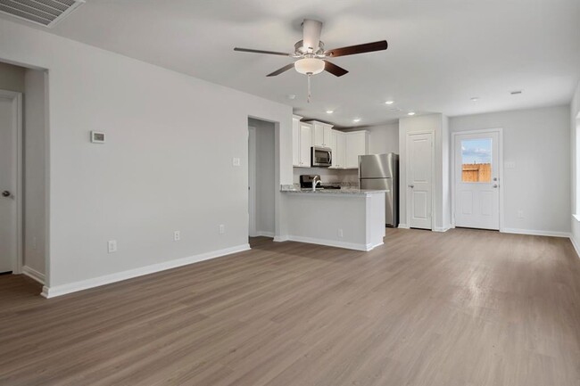 Building Photo - 16453 Blossom Grv Dr