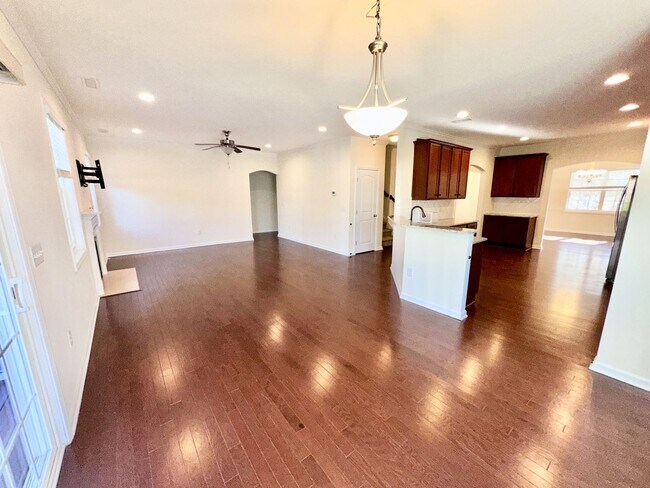 Building Photo - Beautiful home in Everwood!