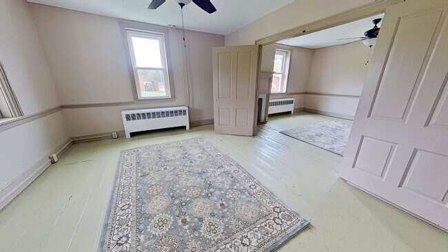 Building Photo - Single Family Farm House