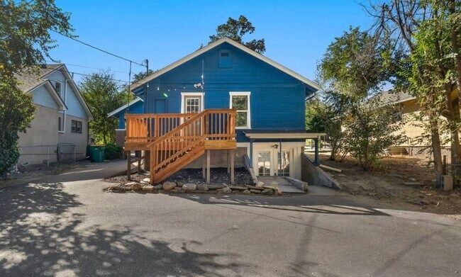 Building Photo - 2106 8th Ave