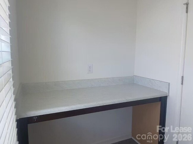 Building Photo - 5006 Beacon Ave