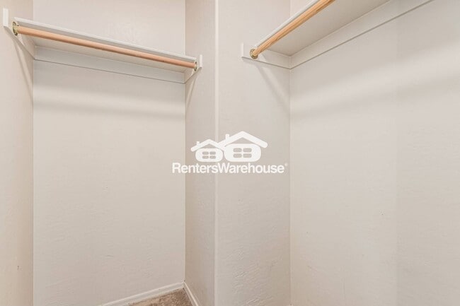 Building Photo - 11246 W Chase Dr