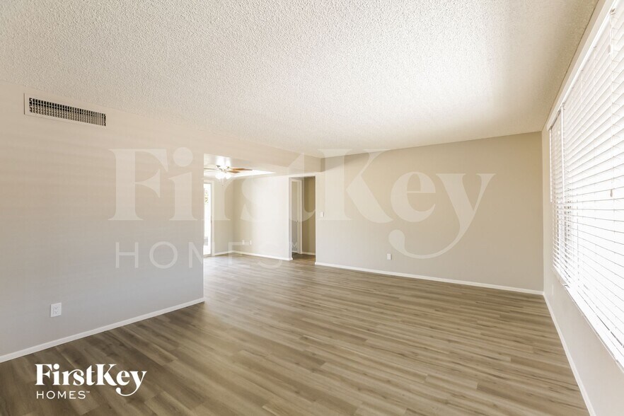 Building Photo - 4808 W El Caminito Dr