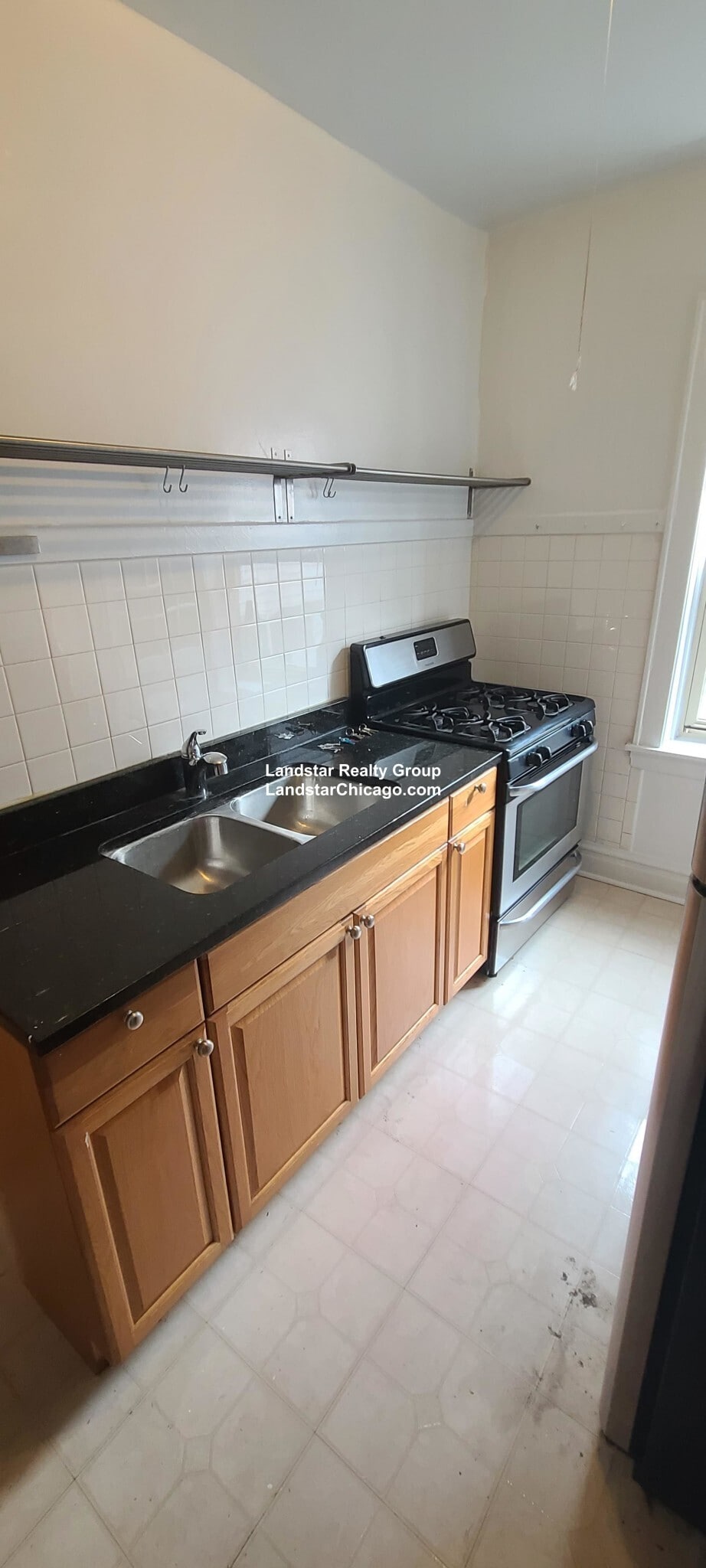 Building Photo - 4518 N Wolcott Ave