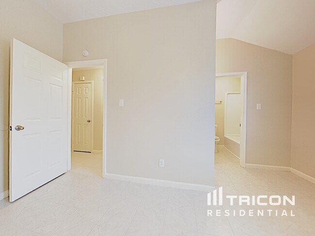 Building Photo - 3446 Edgecreek Dr
