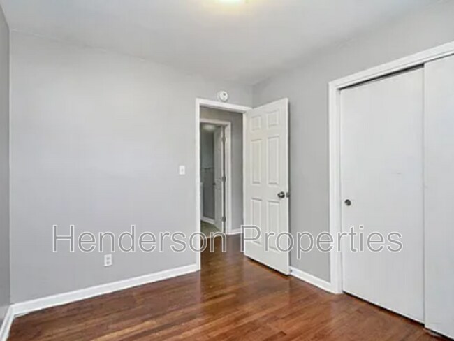 Building Photo - 2244 English Dr
