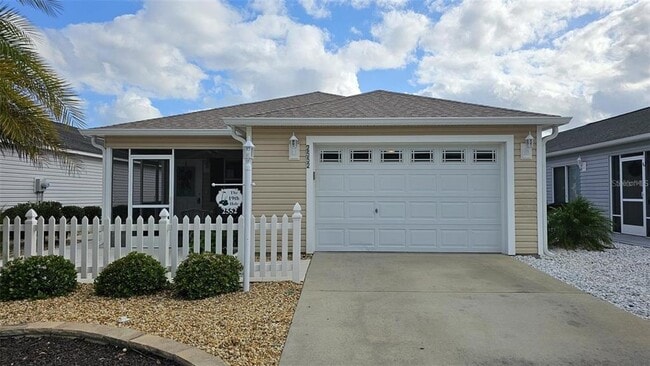 Primary Photo - 2552 Red Cedar Ln