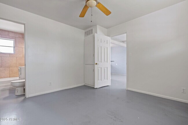 Building Photo - 1102 S Stratton Ln