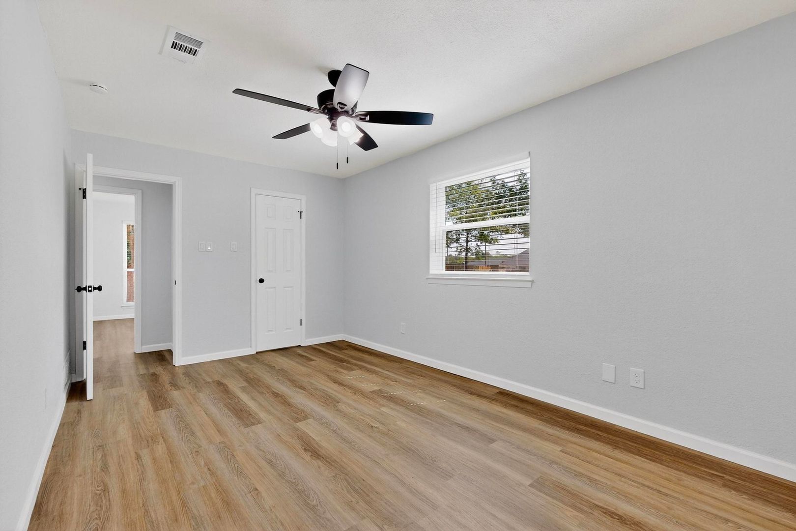 Building Photo - 903 Ravenswood Dr