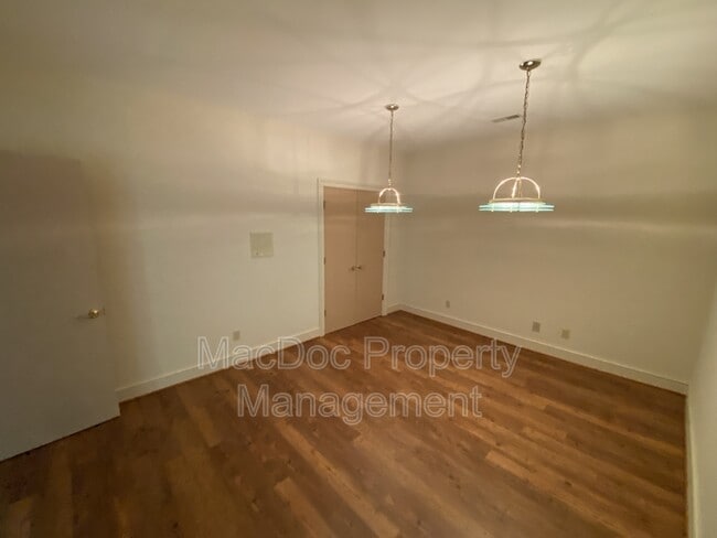 Building Photo - 11225 N Club Dr
