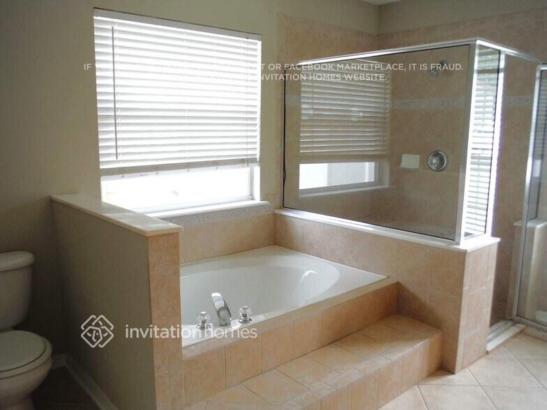 Building Photo - 10143 Meadow Point Dr