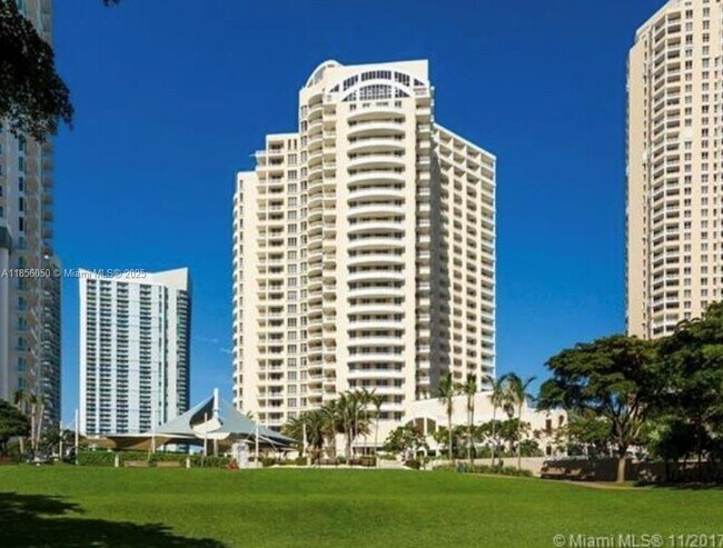 Building Photo - 888 Brickell Key Dr